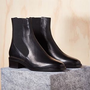 Vince Carrington Chelsea Boots - size 7.5